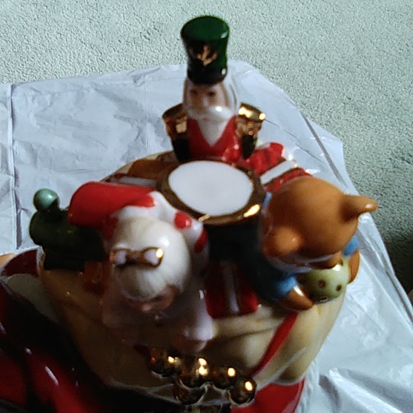 Royal Dolton 2006, Porcelain Cookies For Santa Figurine - Picture 4 of 15